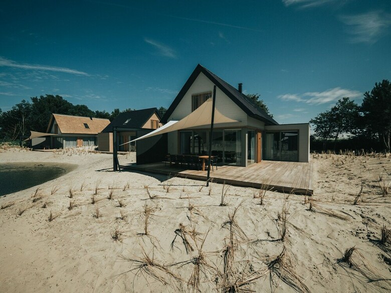 Luxurious Holiday Home With A Fire Place 800m From The Beach