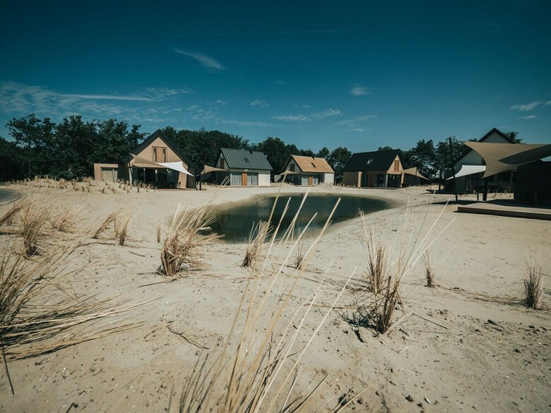 Luxurious Holiday Home With A Fire Place 800m From The Beach