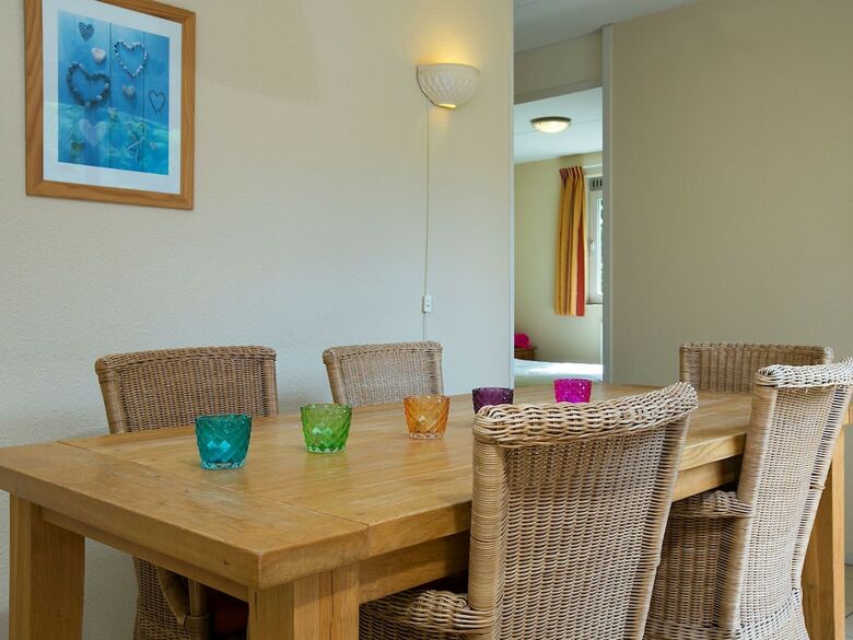 Comfortable Holiday Home With Fireplace Near The Beach