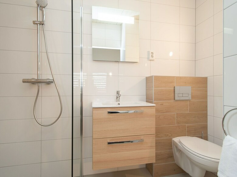 Beautiful Lodge With Two Bathrooms, Near The Beach