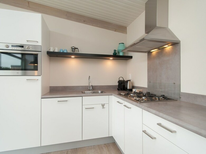 Beautiful Lodge With Two Bathrooms, Near The Beach