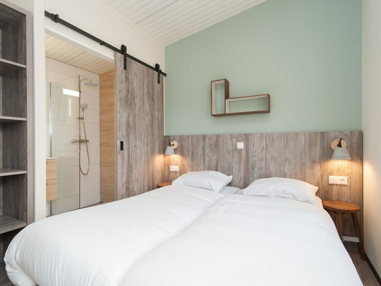 Beautiful Lodge With Two Bathrooms, Near The Beach