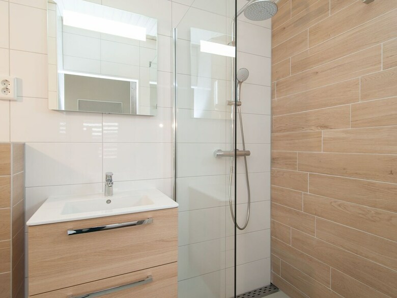 Beautiful Lodge With Two Bathrooms, Near The Beach