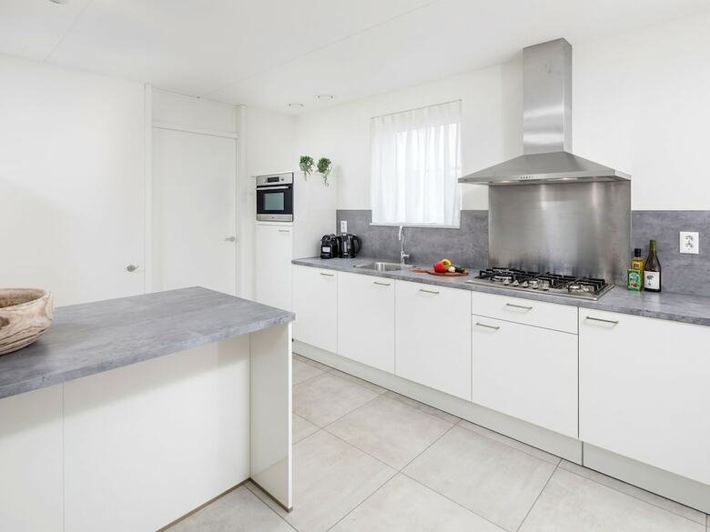 Luxurious Villa In Nieuwvliet With Sauna