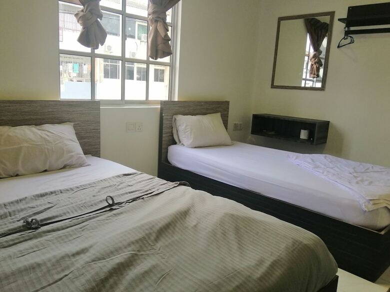 Oyo 90028 Ragula Hotel