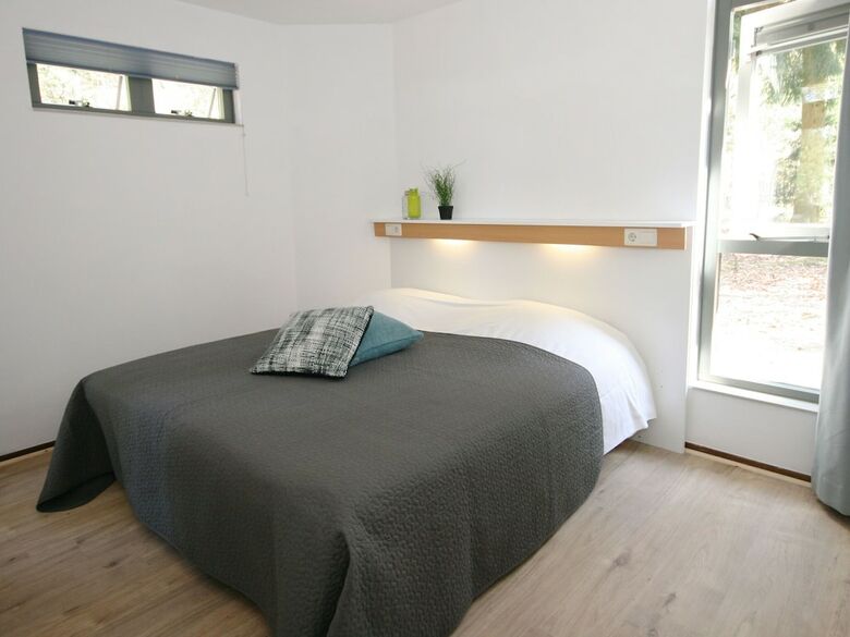 Well-kept Bungalow With A Fireplace In The Veluwe