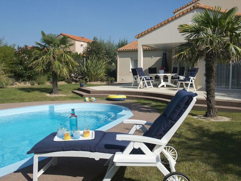 Luxurious Villa With Dishwasher, Only 800 M. From The Sea