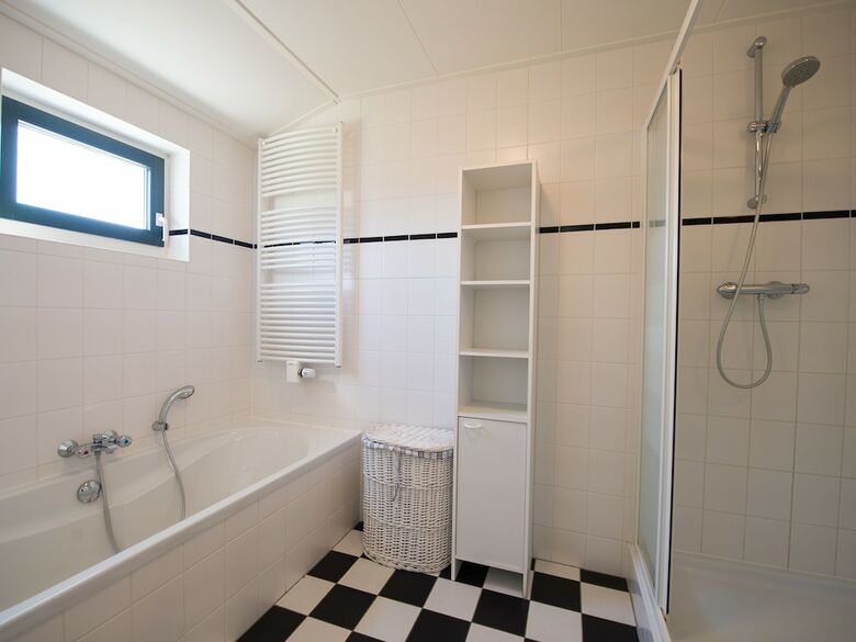Well-kept Bungalow With Dishwasher, 1.5 Km. From The Beach