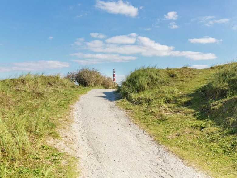 Well-kept Bungalow With Dishwasher, 1.5 Km. From The Beach