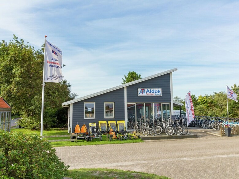 Well-kept Bungalow With Dishwasher, 1.5 Km. From The Beach