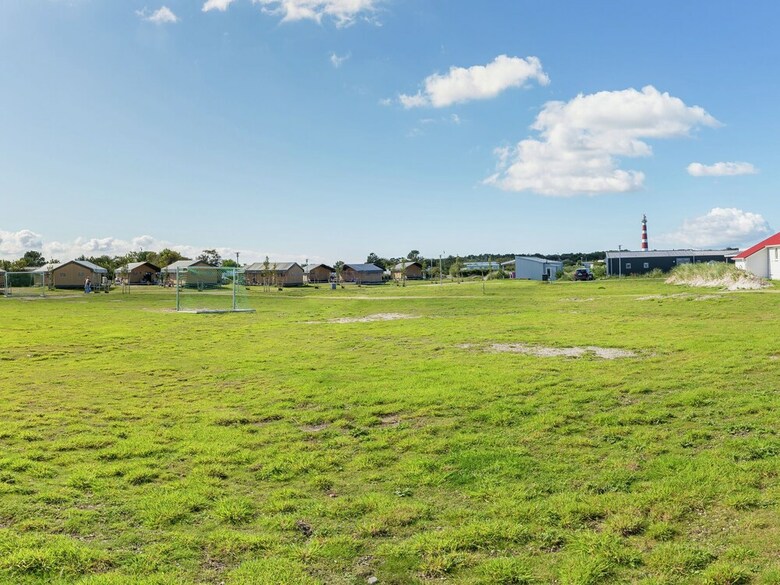 Well-kept Bungalow With Dishwasher, 1.5 Km. From The Beach