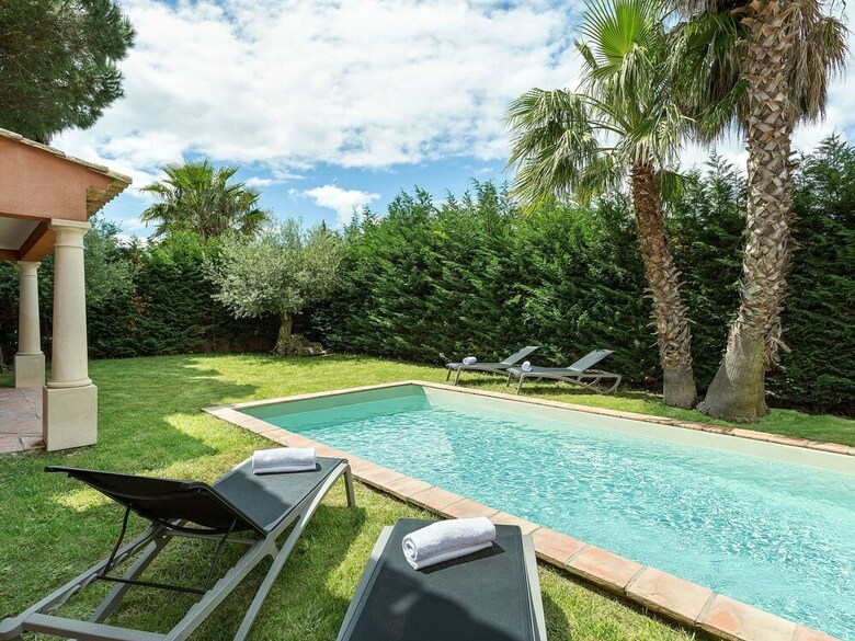 Detached Villa With A Dishwasher And Ac, In A Quiet Area