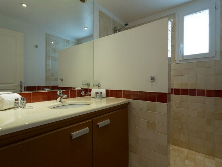 Detached Villa With A Dishwasher And Ac, In A Quiet Area