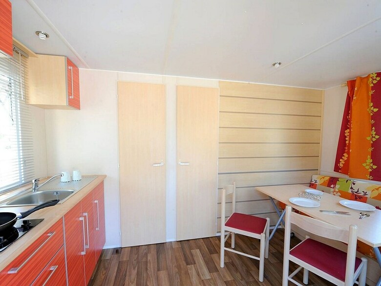 Mobile Home With Covered Terrace In The Quaint Camargue