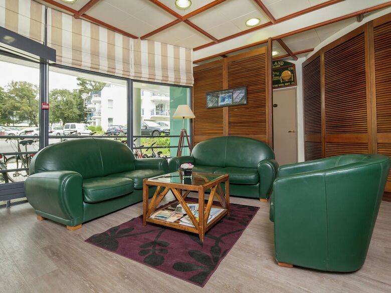 Marine Apartment With Dishwasher In Harbor Town