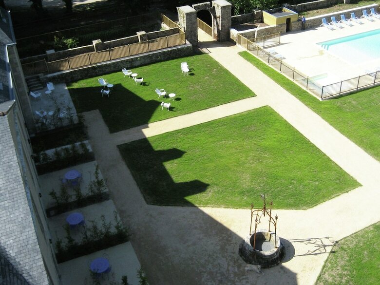 Nice Apartment In A Castle Not Far From The Breton Beaches