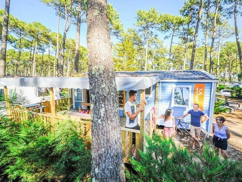 Cozy Mobile Home With A Covered Terrace 100 M From The Beach