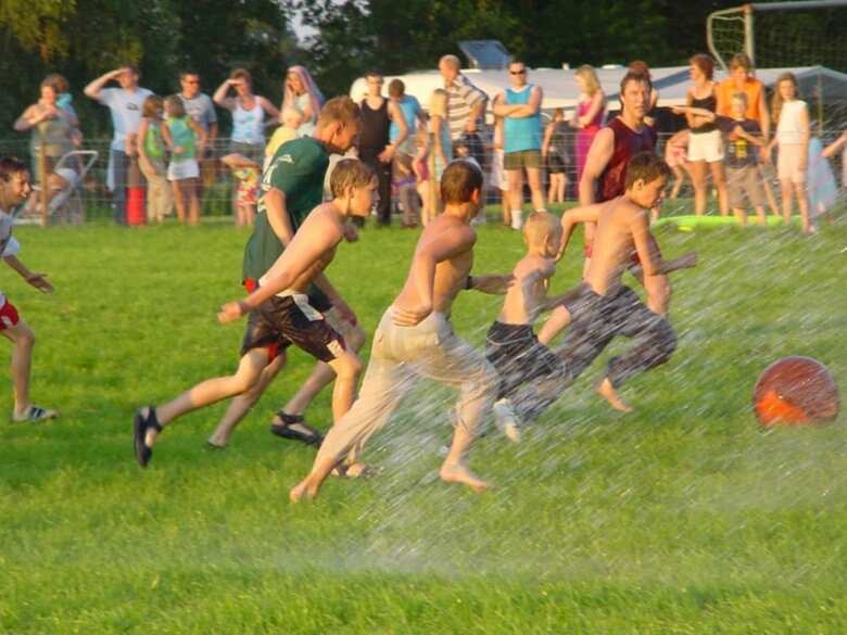 Comfy Chalet With A Dishwasher, Directly On A Pond
