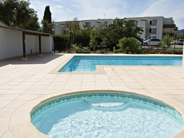 Luxury Apartment With Large Terrace Located On A Marina