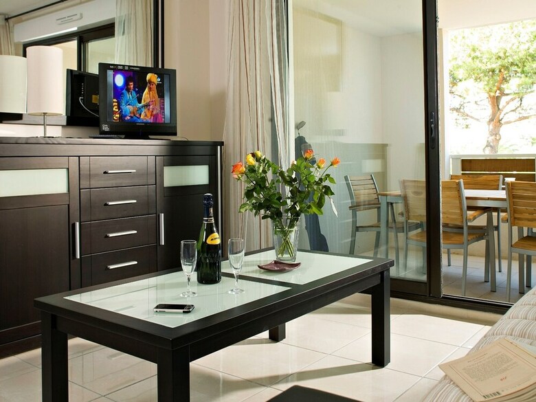 Luxury Apartment With Large Terrace Located On A Marina