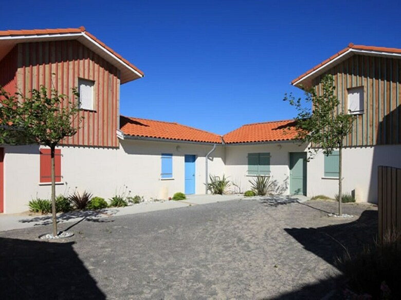 Well-kept Home With A Terrace Near The Beach
