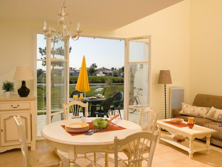 Charming Apartment With Dishwasher Located At A Golf Course