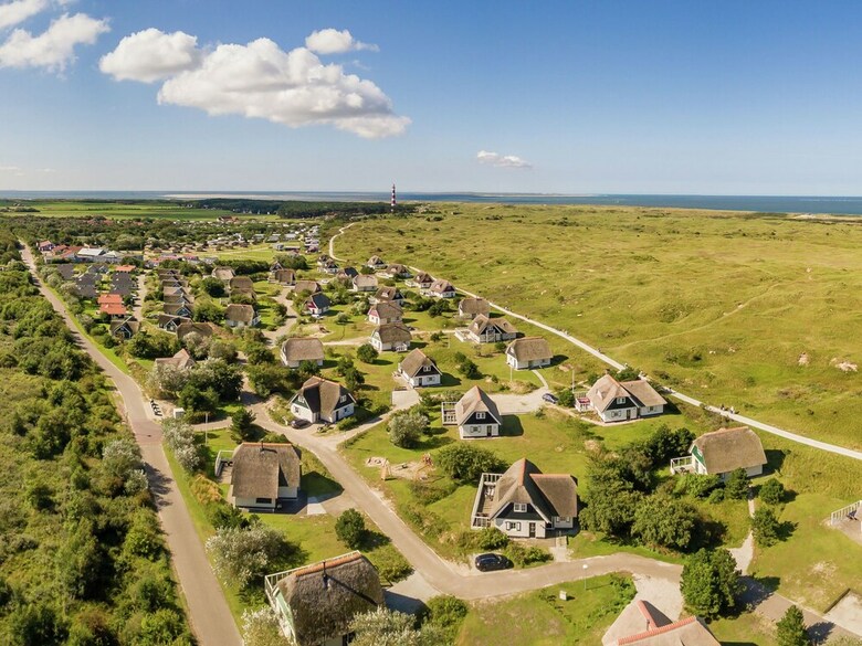 Modern Lodge With Two Bath Rooms, At 1.5 Km. From The Beach