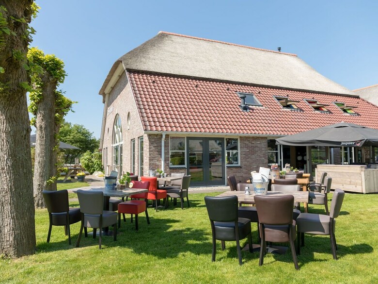 Great Thatched Villa With Solarium, In A National Park