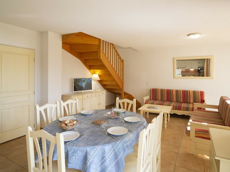 Summer Villa With Terrace Or Loggia, Located In Languedoc