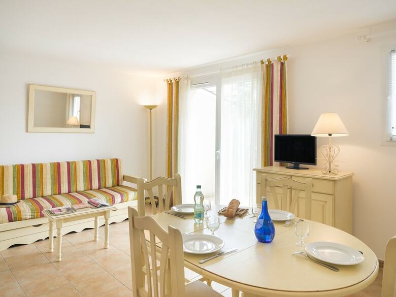 Summer Villa With Terrace Or Loggia, Located In Languedoc