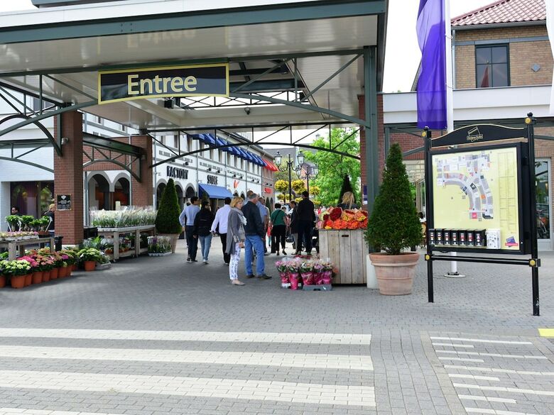 Comfortable House With A View On The Harbor, In A Water Area