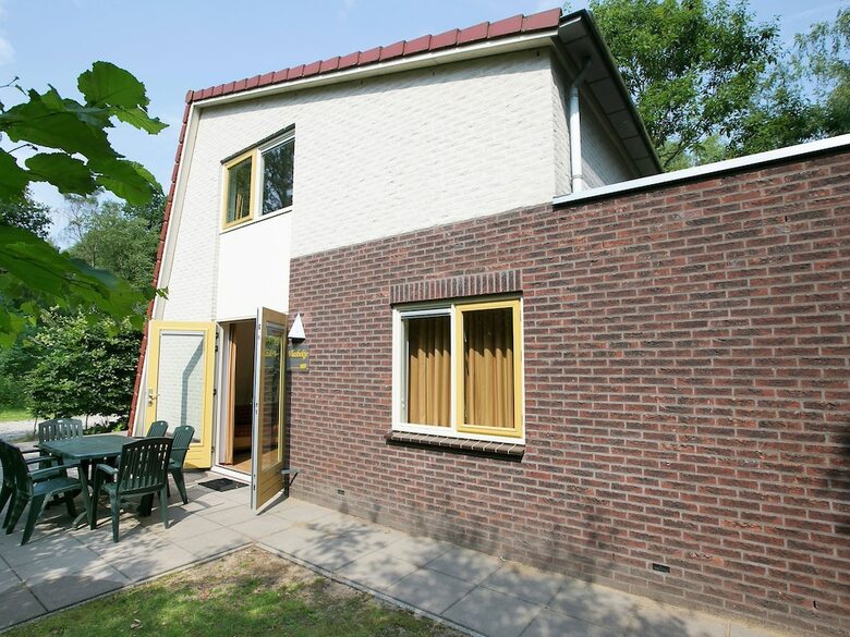 Detached Forest Villa With Dishwasher, Located In de Veluwe
