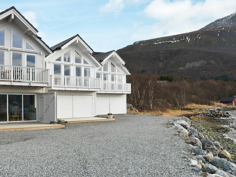 10 Person Holiday Home In Brattv�g