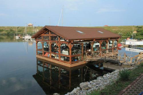 Hotel Lifeharbour Limanu