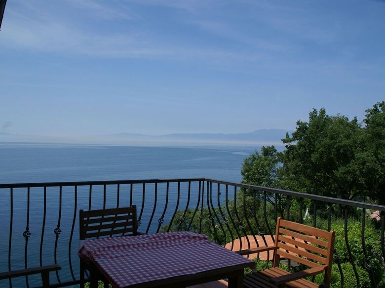 Cosy Apartment With Private Beach In Kraljevica