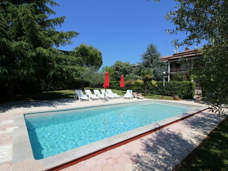 Contemporary Bungalow In Porec With Swimming Pool