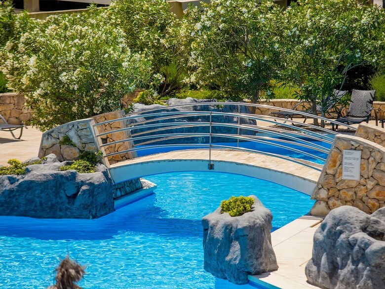 Apartment With Sea View And Ac, 12km From Sibenik