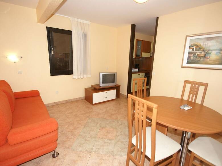 Apartment With Sea View And Ac, 12km From Sibenik