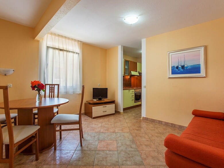 Apartment With Sea View And Ac, 12km From Sibenik