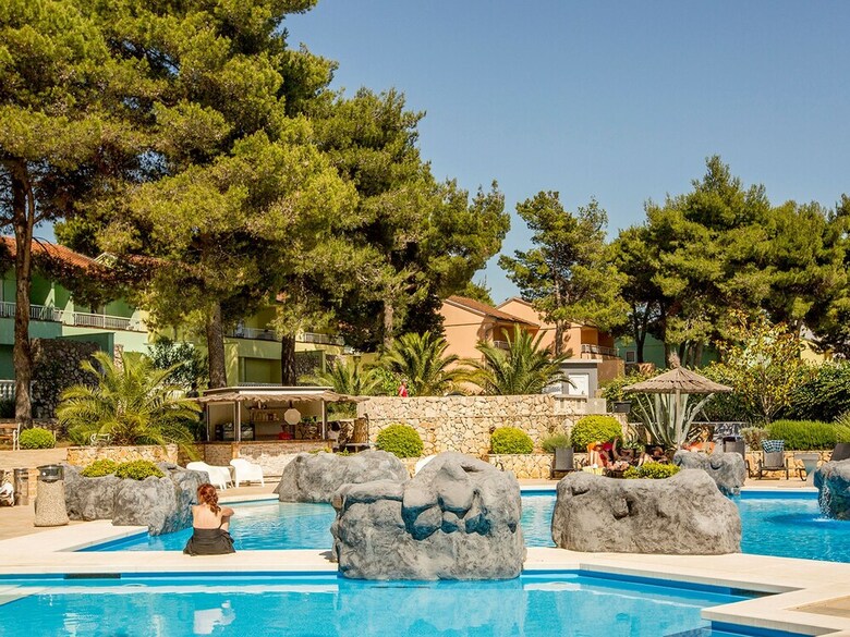 Apartment With Sea View And Ac, 12km From Sibenik
