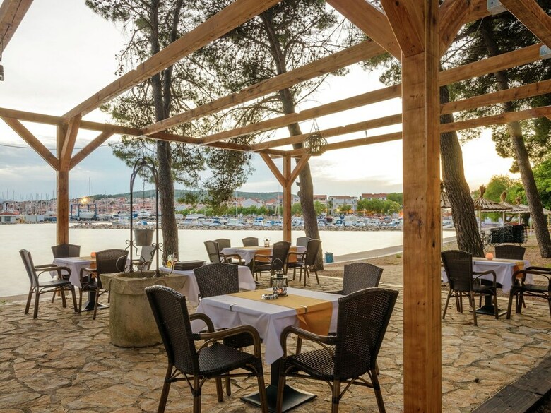 Apartment With Sea View And Ac, 12km From Sibenik