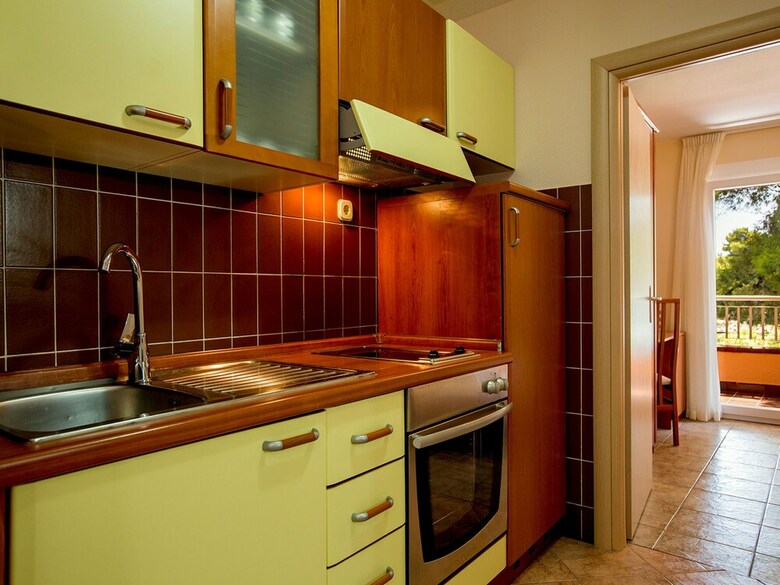 Apartment With Sea View And Ac, 12km From Sibenik