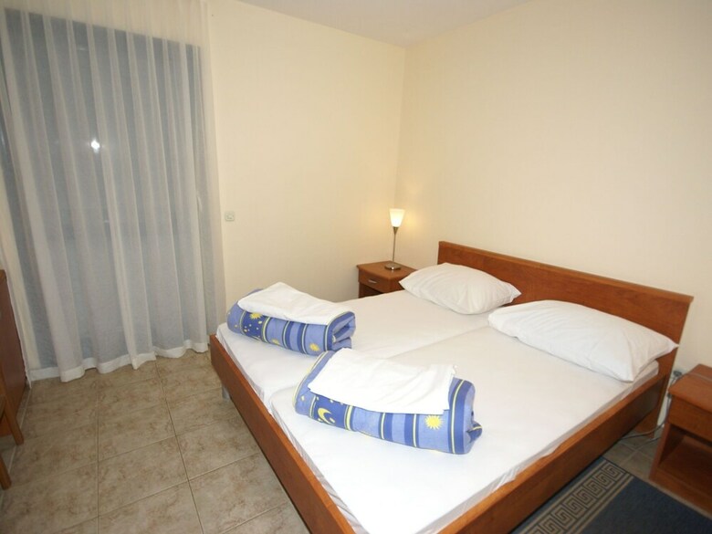 Apartment With Sea View And Ac, 12km From Sibenik