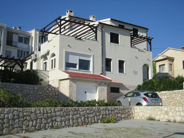 Elegant Apartment In Dalmatia With Garden