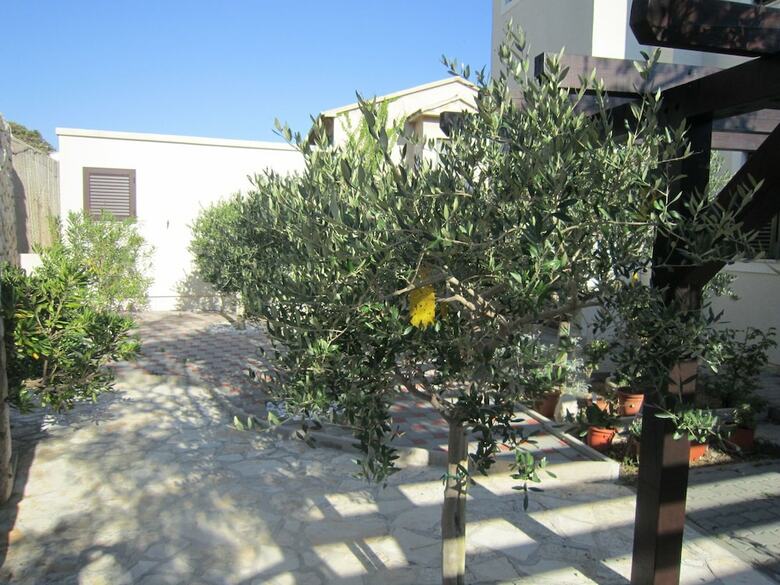 Elegant Apartment In Dalmatia With Garden