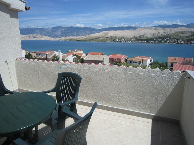 Elegant Apartment In Dalmatia With Garden