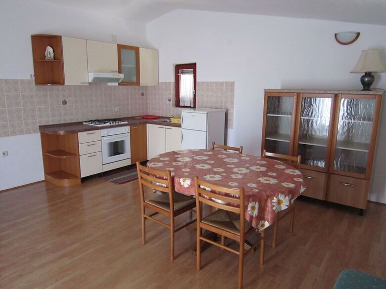 Elegant Apartment In Dalmatia With Garden