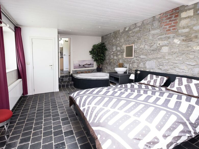 Stylish Mansion In Hasti�re With Swimming Pool