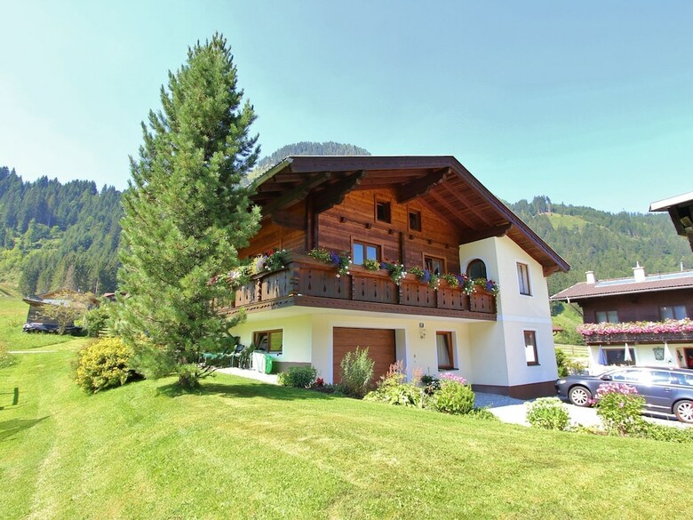 Spacious Apartment In Kleinarl Near Ski Lift