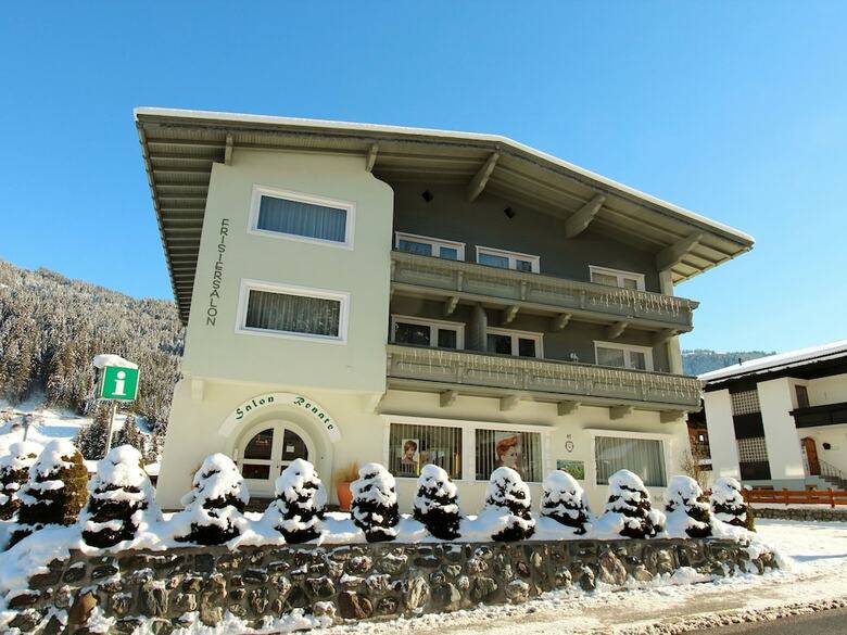 Pleasant Apartment With Ski Storage,balcony, Garden, Parking